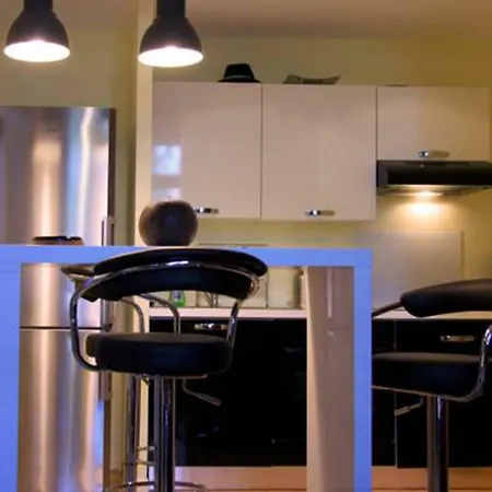 Le Chateau Apartment *
